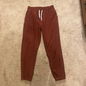 Vuori weekend jogger brick red